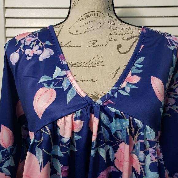 Dandorella Bell Sleeve Blouse Women's Size 1X Blue Floral Deep V-Neck Top - Picture 2 of 11